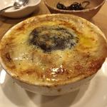 とら - 玉ねぎのスープ煮グラタン