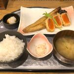 himonoyakambee - 真ほっけと生サーモンレアカツ定食