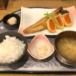 ひものや 官兵衛 - 真ほっけと生サーモンレアカツ定食