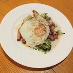 食堂兼居酒屋 コッテロ - 焼きレタスシーザーサラダ仕立て