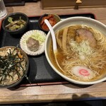 一文無 - 支那そば＋炊き込みご飯セット（キムチ・小鉢付）