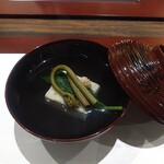 割烹 清風 - 椀物：カニのシンジョウと山菜