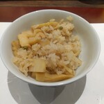 割烹 清風 - 筍ご飯（よそったところ）