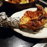 焼き鳥 庭鳥 - 骨付きもも焼き　タレ