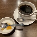 Resutoran Ando Ba- Rakonto - コーヒーは標準で、ミニデザートは杏仁豆腐風のプリンだった。