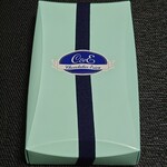 Chocolatier Erica - Truffe (トリュフ) 詰合せ 8個 外箱外観。箱の色もミントブルーで統一されている。