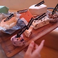 ahill ginza - チーズ各種。この中から店員さんと好みを相談してチョイス！