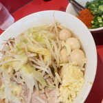 ラーメン二郎 - ラーメン半分＋ニンニク少し＋青ネギうずら