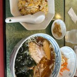 四川菜館 - ラーメンと半チャーハンセット