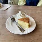 ミルクホール - 発酵バターケーキ（500円）