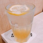 フラットホワイトコーヒーファクトリー - クラフトレモネード(ソーダ割)    520円