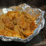 お好み焼きもみじ - 「ブタキムチ」  (*´ч`*) ｳﾝﾏッ！すりゴマがいいわぁ