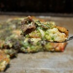 お好み焼きもみじ - 外カリッ、中やわトロの「すじねぎ」醤油味がいい