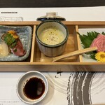 近江牛 岡喜本店 - 前菜：肉寿司に雲丹がトッピング