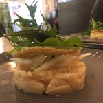 ドン マンジョーネ ディ ナポリ - じゃが芋サラダとチーズガレット