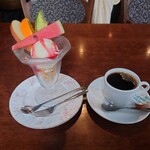 Sakura - ●Lunch Full Set　+300円でデザート&ドリンク付
                      
                      ドリンクと共に300円で付いてくるのは
                      お得な感じがするぞっ♪