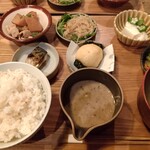 山芋の多い料理店 川崎 - 日替わり6種類のおばんざい