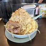 ラーメン弐豚 - 料理写真:豚そば(肉1枚)  麺270g、ヤサイマシマシ、ニンニクマシ、油フツウ