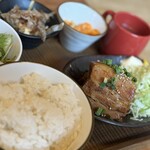 肉の八十二食堂 - 