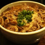 葉隠 - 肉うどん大盛り稲荷も付いて800円（14年3月）