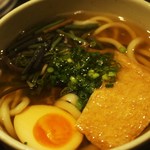 葉隠 - うどん竹＝山菜、お揚げ、煮卵　800円（14年3月）