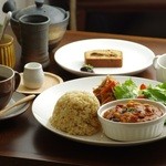 Cafe 5884 - ランチは、玄米ご飯とオーガニック野菜を中心に、肉・魚・乳製品を使わず一皿一皿ていねいに手作りしています。