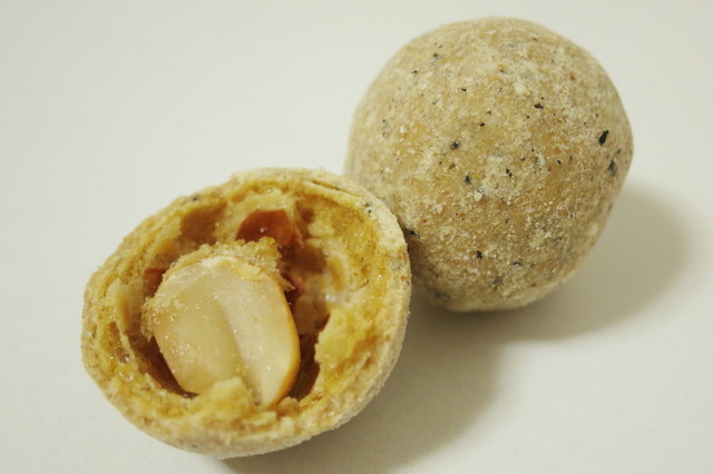 豆吉本舗 - 黒胡麻きな粉(断面,2014年2月)