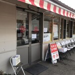 Kouraku - 外観(店舗前と右横と道路挟んで向かいに無料Ｐ　　　　　　普通車33・軽専用９　土・祝には臨時Ｐ+20)