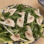 Sushi Ebisu Hana - 春菊の生サラダ