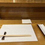 Kisetsu Ryouri Ichii - おしぼりが紙おしぼりなのはちょっと残念でしたが、それを上回るお料理の美味しさと雰囲気の良さ。