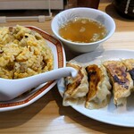 美味しい炒飯の店 満福 - 炒飯・餃子セット 1,000円