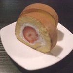グラマシーニューヨーク - あまおうロールケーキ　１，５７５円