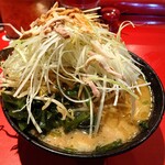 Ramen Atsugiya - 2024年5月　ネギチャーシューメン 麺かため＋ニラもやし＋生わかめ　1140＋100＋70円