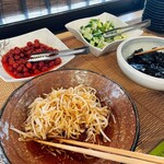 さん吉うどん - 無料お惣菜コーナー