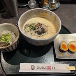 Dwura Mente - 鶏白湯(黒)＋ブラック飯＋味付け玉子