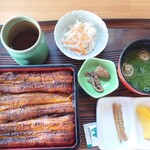 Shimantoya - 天然うなぎ 鰻重 あおさのお味噌汁や、肝の生姜煮など。