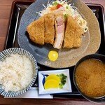 Yada katsu - 六白黒豚ロース定食(¥2500)
