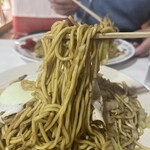 藤春食堂 - 麺アップ