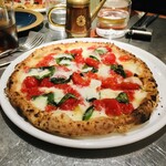 Pizzeria e Trattoria VACANZE NAGONE - モッツァレラとフルーツトマトのバランスが最高！　生地も美味しい！