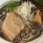 旋 - 焦しにんにくの黒マー油スープ