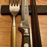 Merachi - メイン料理のナイフは、フランスのジャン・ネロンの〝フルミ〟ステーキナイフをセレクト♪
      フランスで1957年創業のナイフメーカーです。