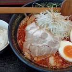 日本坂パーキングエリア（上リ） - 赤富士ラーメン