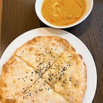 サムラート - 日替わりのプレミアムバターチキン+チーズナン