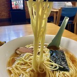 とんかつ美沢 - ちゅるんとした多加水麺