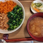 ユニバーサルカフェ minna - 料理写真:ソイ三色丼