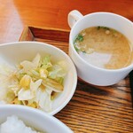 Mukashinagarano Kissaten Tomoro - サラダ、みそ汁
