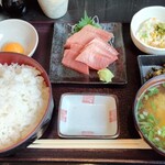 まるうお - まぐろ定食(800円)