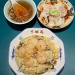 Hongouen - 海老チャーハン大盛1060円にチャーハンと食べる台湾式皿ワンタンセット300円