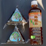 ディオ - 昆布おむすび (税抜)74円×２、烏龍茶 500ml (税抜)37円 (2024.05.14)
