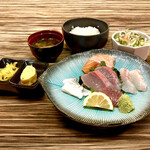 Seafood wholesaler's "Sashimi set meal"
